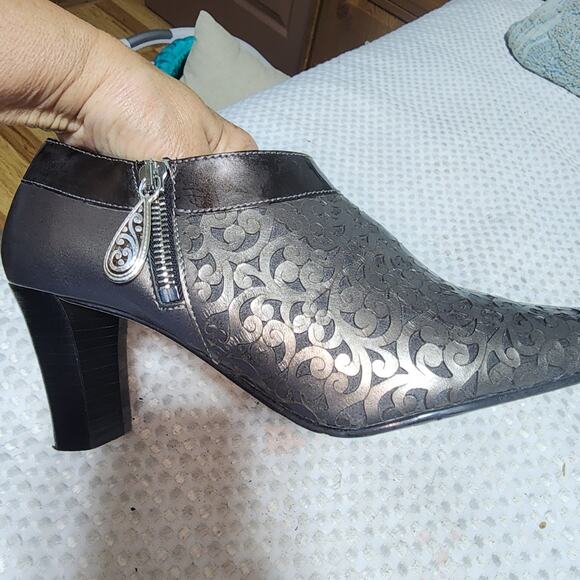 BRIGHTON EUC SZ 7.5 RHYTHM LAZER CUT LEATHER BOOTIES - Picture 5 of 10